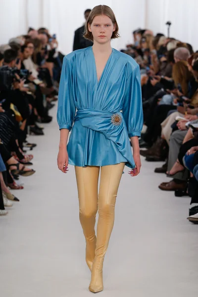 Look 32